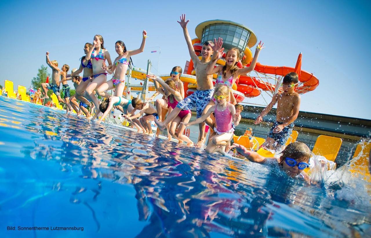 Familien Chalet Mit Direktem Bademantelgang Zur Therme ลุทซ์มันน์บวร์ก ภายนอก รูปภาพ